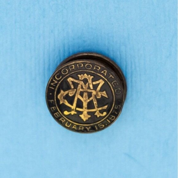 Vintage February Incorporated Emblem Crest Black Cuff Link - N30 - Picture 1 of 2